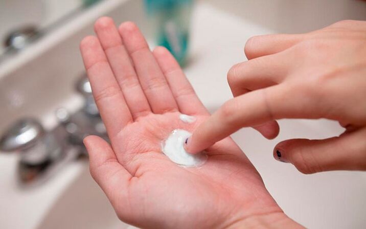 Scrub with soda to enlarge the penis